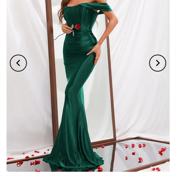 Faeriesty Dresses & Skirts - Chic One-Shoulder Green Evening Gown